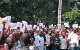 Guinée : Quelques Slogans Scandés par les Journalistes : « Martine Condé Zero, Martine Condé Dégage, Martine Condé dehors… »