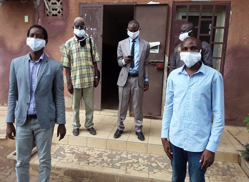 Lutte contre le COVID-19 : Un ressortissant Guinéen   offre  des masques aux  hommes de médias