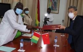 COVID19 : la Chine annule 23 millions de dollars de dette de la Guinée et annonce l’arrivée de 200 mille vaccins le lundi prochain