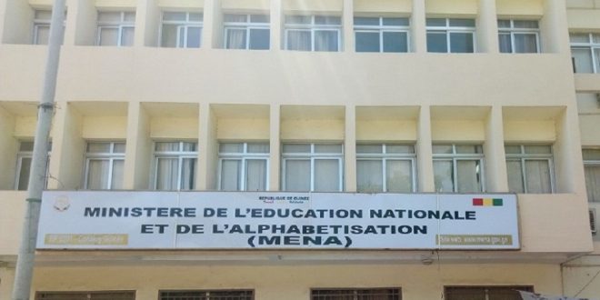 Situation des infrastructures scolaires en Guinée : les autorités du MENA enregistrent 2161 écoles primaires et secondaires et 888 sous hangars