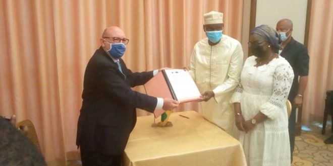 Guinée: Le gouvernement et la BEI signent un contrat de financement du projet d’interconnexion électrique à hauteur de 170 millions d’euros