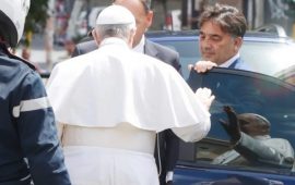 Le pape François quitte l’hôpital 10 jours après son opération
