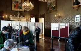 Présidentielle en France: ouverture des bureaux de vote