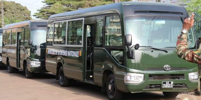 Camp Samory: le Président Colonel Mamadi Doumbouya met 8 bus à la disposition des autorités militaires