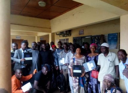 Kindia: l’ONG  ‹‹FRIGUIAGBE POUR TOUS » fait un don à sept enseignants de la localité