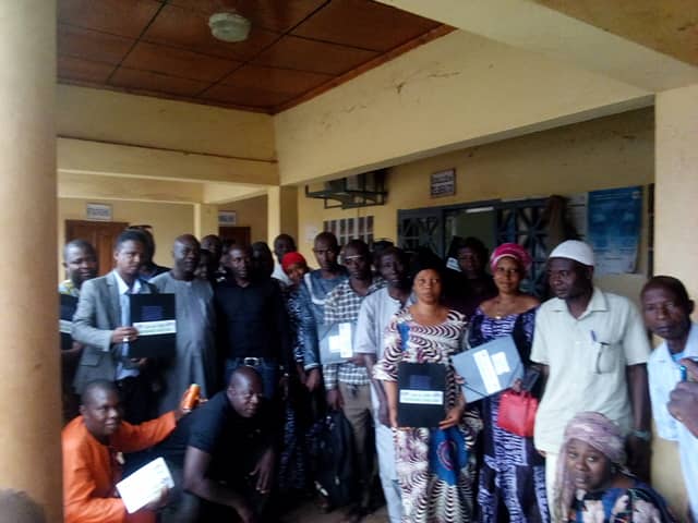 Kindia: l’ONG  ‹‹FRIGUIAGBE POUR TOUS » fait un don à sept enseignants de la localité