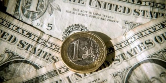 L’euro tombe à un dollar pour la première fois depuis 2002