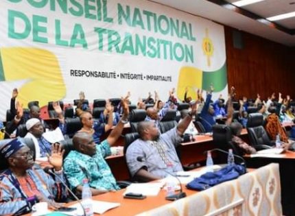 Guinée/CNT: les conseillers nationaux adoptent à l’unanimité  « deux textes » majeurs