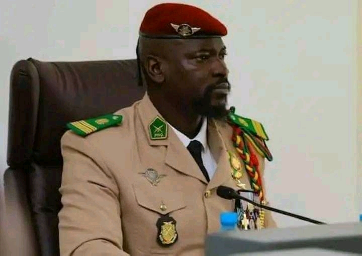 Guinée: le président de la transition dissout plusieurs conseils communaux (décret)