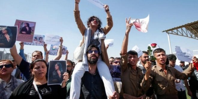 Iran: des dizaines de morts et des centaines de personnes arrêtées lors des manifestations