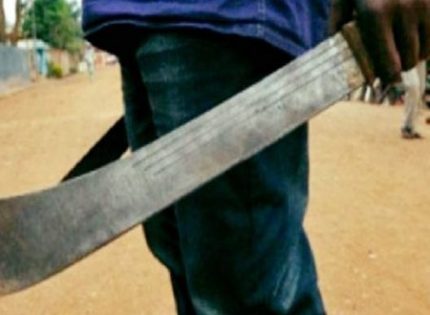 Nzérékoré : Un homme découpe son oncle en plusieurs morceaux et donne les raisons…