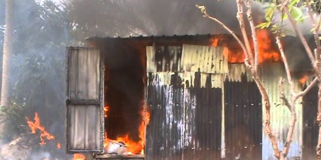 Dabola : Plusieurs habitations et leurs contenus ravagés par un feu mystérieux à Konkoronya