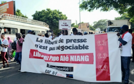 Sénégal: manifestation de défense de la presse après l’arrestation de Pape Alé Niang