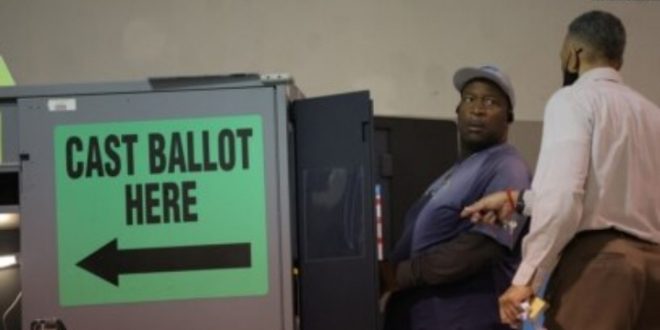 ÉTATS-UNIS : Les Américains ont élections de mi-mandat cruciales à voter pour des élect