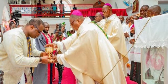 Guinée: Intronisation du nouvel archevêque de l’Églige de la province interne de l’Afrique de l’Ouest