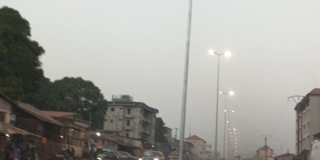 Guinée : la capitale Conakry illuminée par les éclairages publics