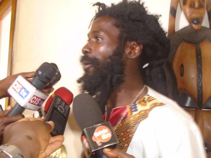 Incendie à Kaloum : L’artiste Takana Zion très en colère contre certains Guinéens