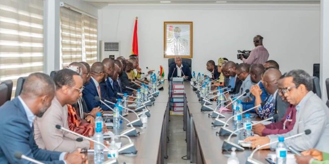 Primature : le Chef du Gouvernement rencontre les secrétaires généraux des départements ministériels