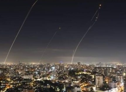 Urgent: L’Iran lance une attaque « de drones et de missiles » contre Israël