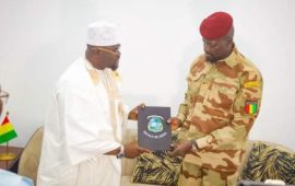 Renforcement de l’axe Conakry-Monrovia : le Chef de l’État reçoit un émissaire de son homologue du Liberia