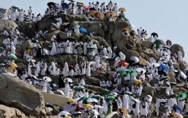 Hajj: marée de fidèles au mont Arafat sous une chaleur extrême