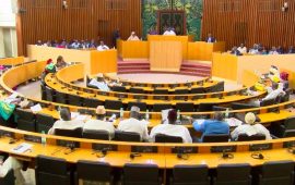 Sénégal: le Parlement, hostile au pouvoir, rejette une révision de la Constitution