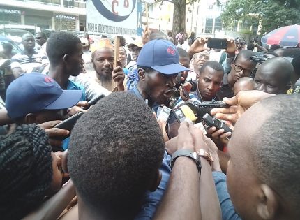 Affaire Cour Constitutionnelle : Des manifestants dans la rue à  Kaloum  pour  demander le respect de la loi