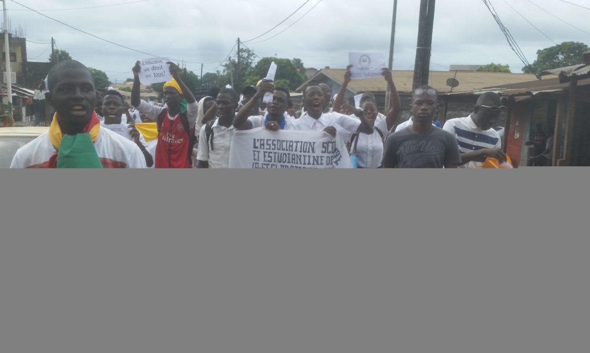 Conakry : Des élèves dans la rue pour réclamer leur droit