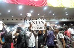 Guinée :Des partis politiques favorables à la révision de la constitution désavoués  par des groupes de personnes