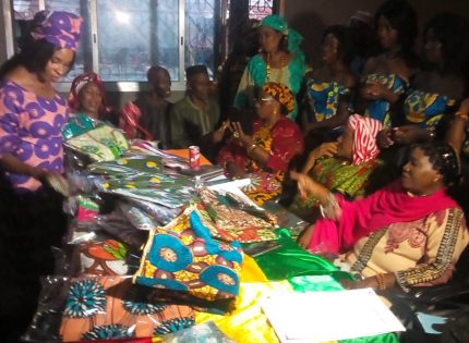 Conakry : L’AFCAD  Offre  des dons aux Femmes de Kaloum