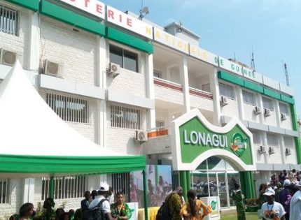 Conakry : Le président Alpha Condé préside l’inauguration du nouveau siège de la LONAGUI