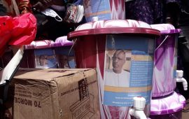 Covid-19 : le DG du fonds de développement économique et social offre des kits sanitaires au marché de Sonfonia 