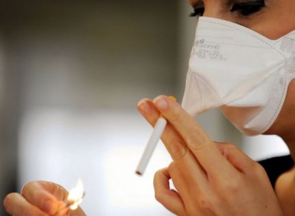 les fumeurs sont-ils plus exposés à l’infection? La réponse d’un expert