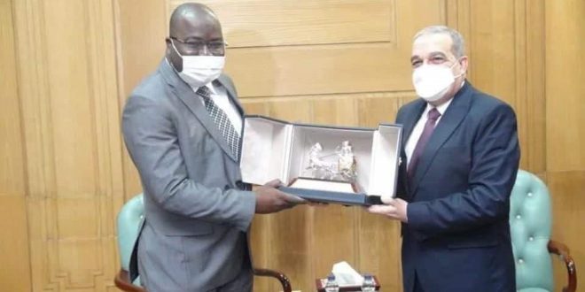 Coopération : le ministre des Guinéens de l’étranger reçu en audience par le Ministre égyptien de la Production Militaire au Caire
