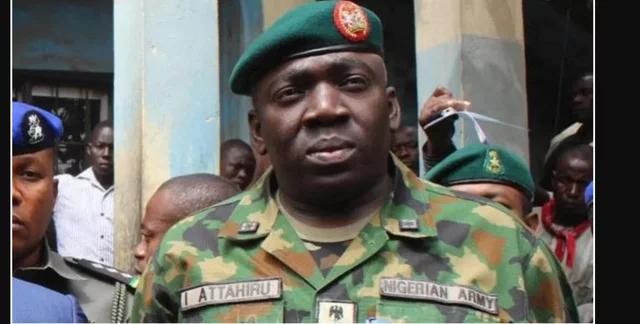 Nigéria: le chef d’état-major de l’armée, le général Attahiru, meurt dans un accident d’avion