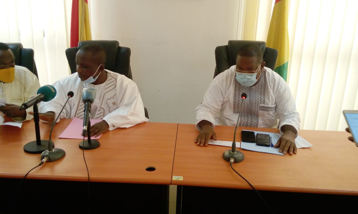 Fête du 1er mai en Guinée :Des Centrales Syndicales CNTG-USTG demandent  l’augmentation du  SMIG à neuf cent mille francs guinéens( 900.000 ) GNF