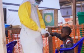 Guinée/Ebola: Près de 43.000 articles de protection individuelle contre le virus envoyés par l’Allemagne et la France