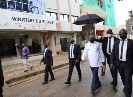 Alpha Condé reprend ses visites inopinées: les ministres du budget, des finances et du MATD absents à leurs postes