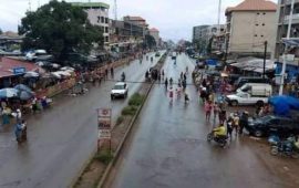 Guinée : Les chauffeurs de taxis et minibus en grève à cause de l’augmentation du prix du carburant à la pompe
