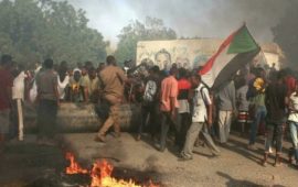 Les Soudanais refusent le coup d’État dans la rue, la communauté internationale fait pression