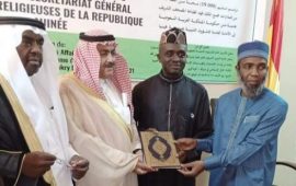 Guinée: L’Ambassade du royaume d’Arabie Saoudite offre 19.000 exemplaires du coran au secrétariat général des affaires religieuses