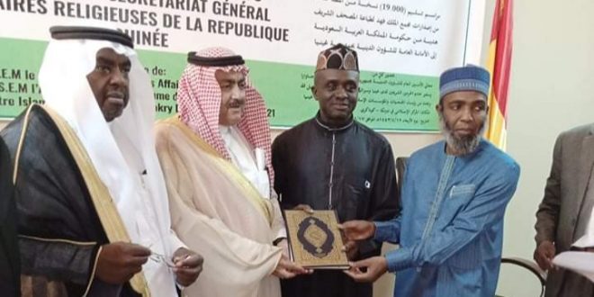 Guinée: L’Ambassade du royaume d’Arabie Saoudite offre 19.000 exemplaires du coran au secrétariat général des affaires religieuses