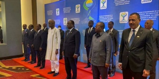 Mali: la Cédéao adopte de très lourdes sanctions contre la junte