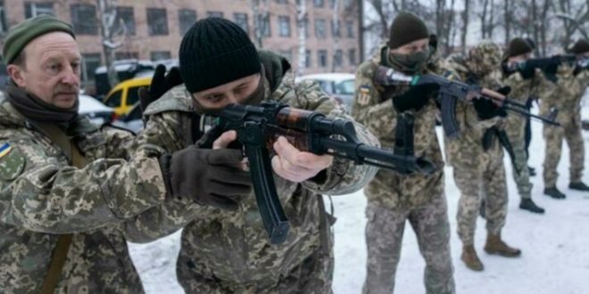 Guerre en Ukraine: les vétérans du Donbass reprennent du service pour défendre Kiev