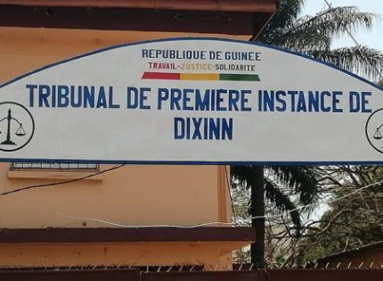 Guinée : Une ancienne ministre et son fils trimbalés en justice pour escroquerie