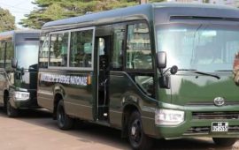 Camp Samory: le Président Colonel Mamadi Doumbouya met 8 bus à la disposition des autorités militaires