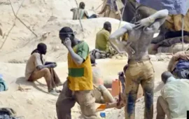 Huit mineurs coincés à plusieurs centaines de mètres sous terre depuis vingt jours dans une mine de zinc du Burkina Faso