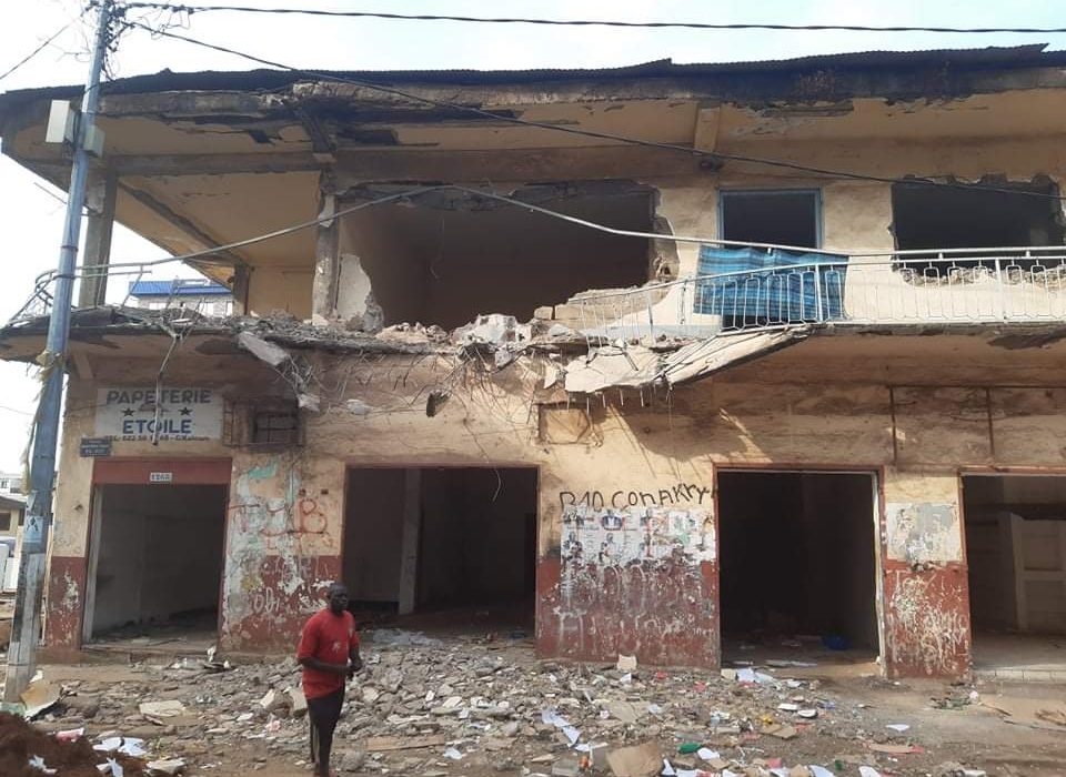 Kaloum/Boulevard Telly: La famille Bah   accuse M. Jihade  Saadi  d’avoir démoli leur bâtiment sans permis de démolition