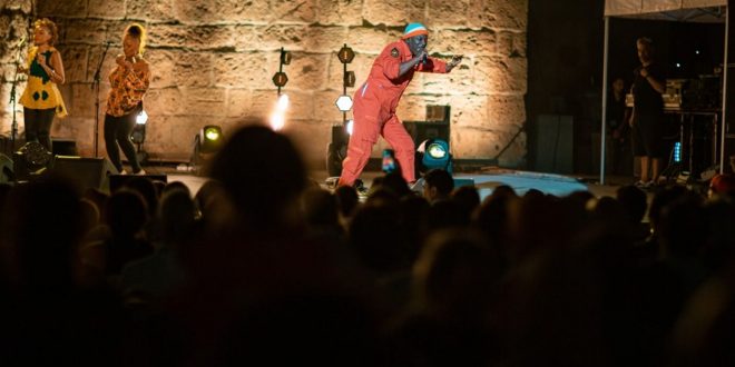 Culture / Culture: Alpha Blondy chante la paix et l’amour au Festival de Carthage