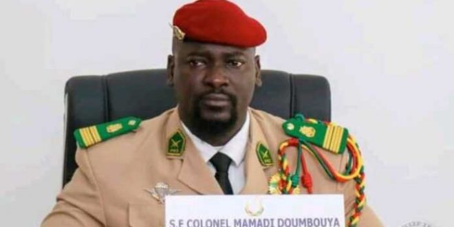 Guinée : le FNDC porte plainte contre Mamadi Doumbouya à Paris
